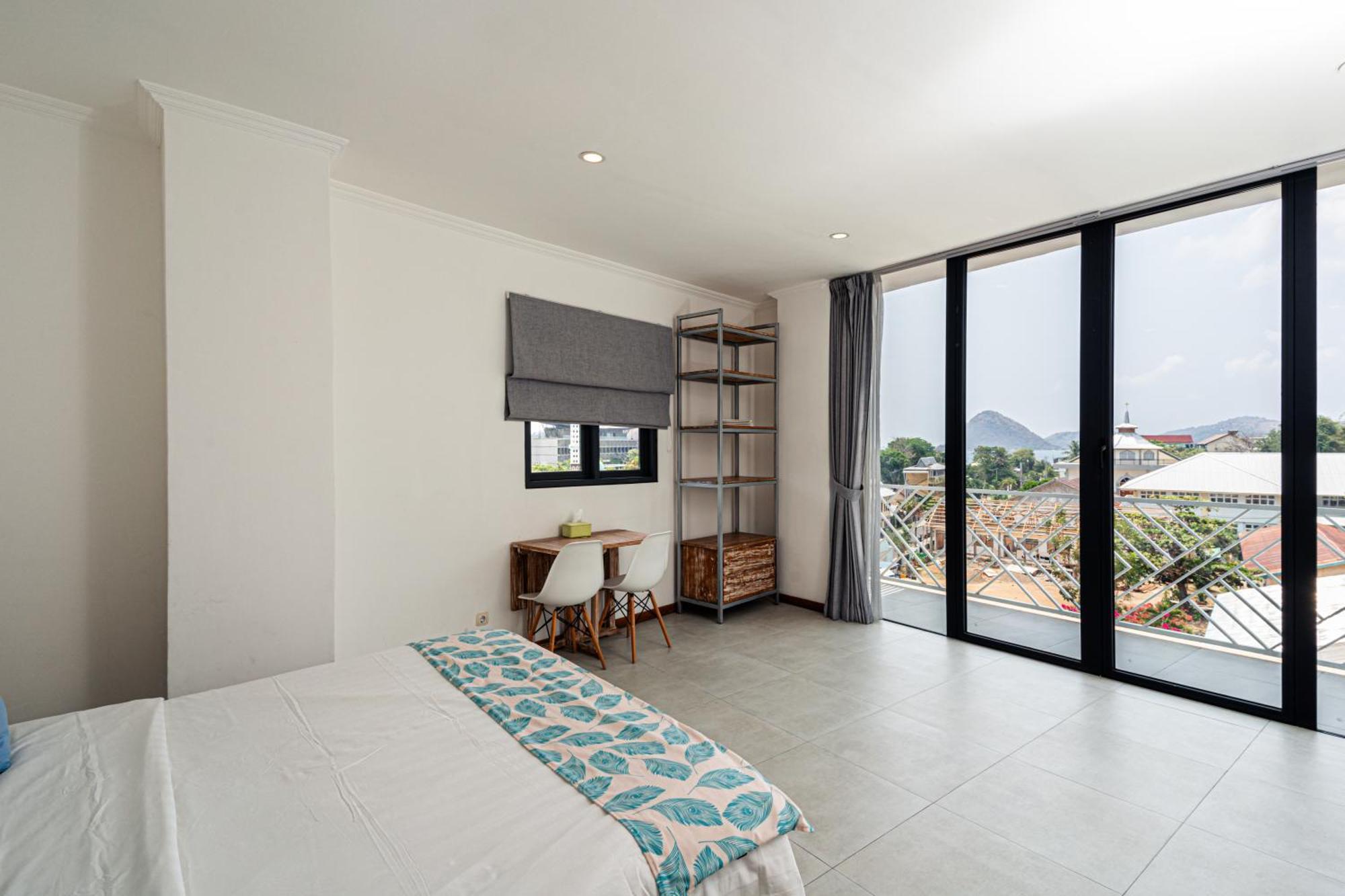 Komodo Suites Downtown Managed By Cpm Bali Labuan Bajo Zewnętrze zdjęcie