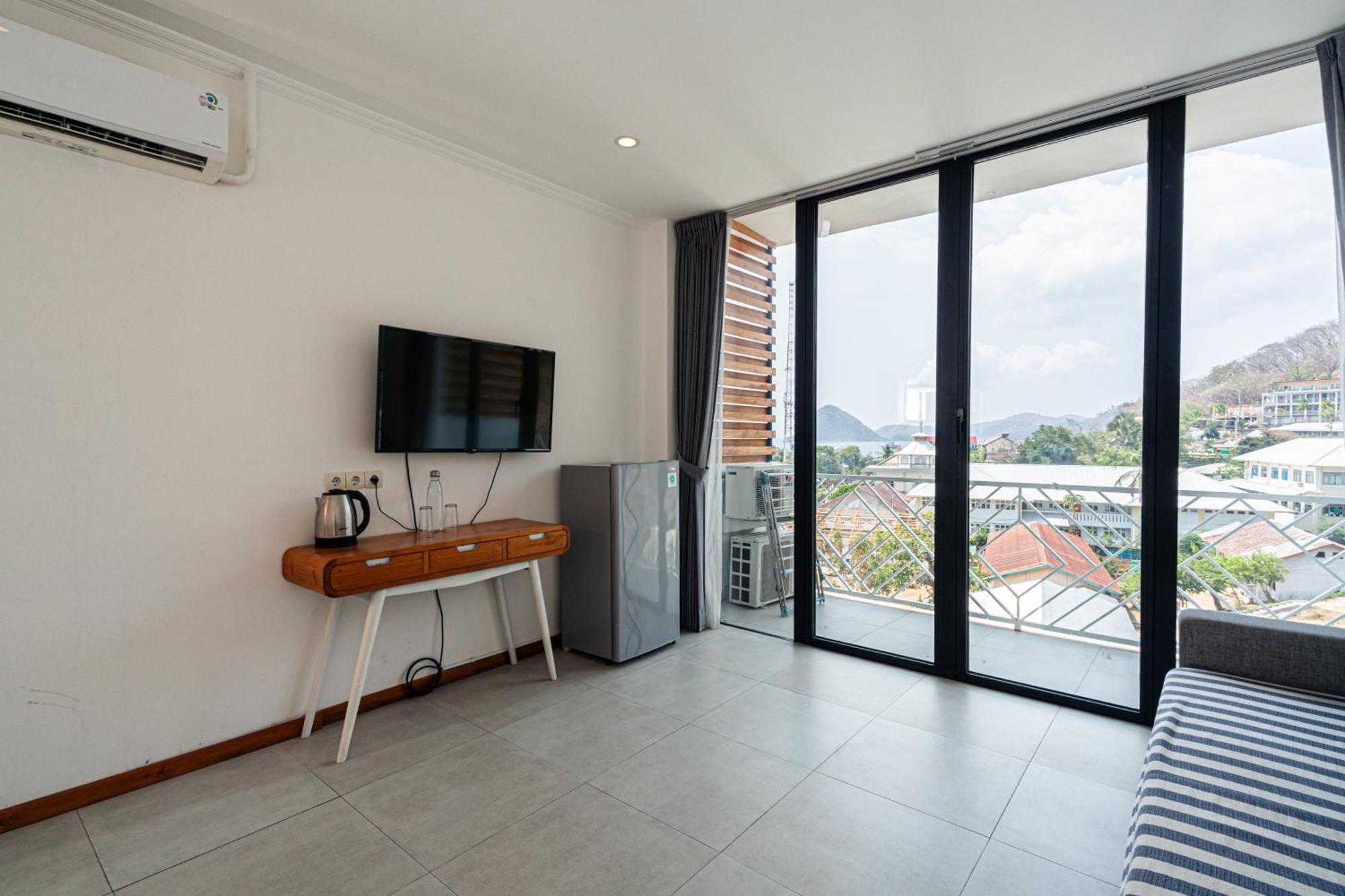 Komodo Suites Downtown Managed By Cpm Bali Labuan Bajo Zewnętrze zdjęcie